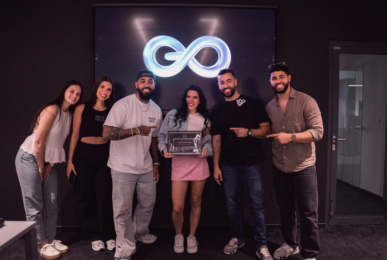 Laura Kovačič Lovšin with the Go AI team